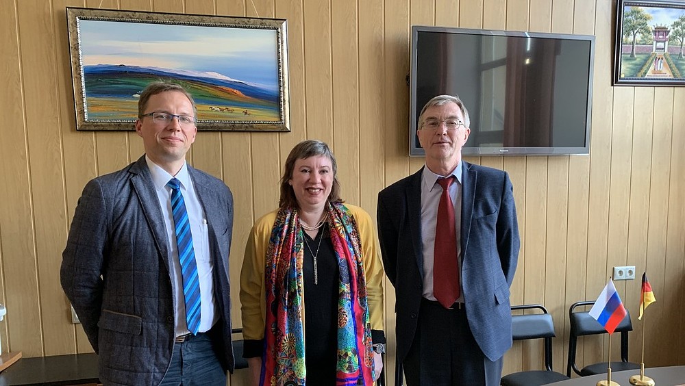 Irina Kulik, Prof. Igor Zhelbakow und Prof. Stefan Kornhuber