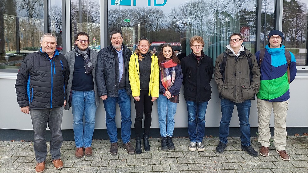 A group of F-M excursionists in front of the PTB building