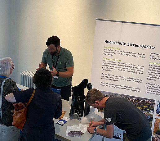 Many interested people visited the HSZG stand at the "Open Government Quarter".
