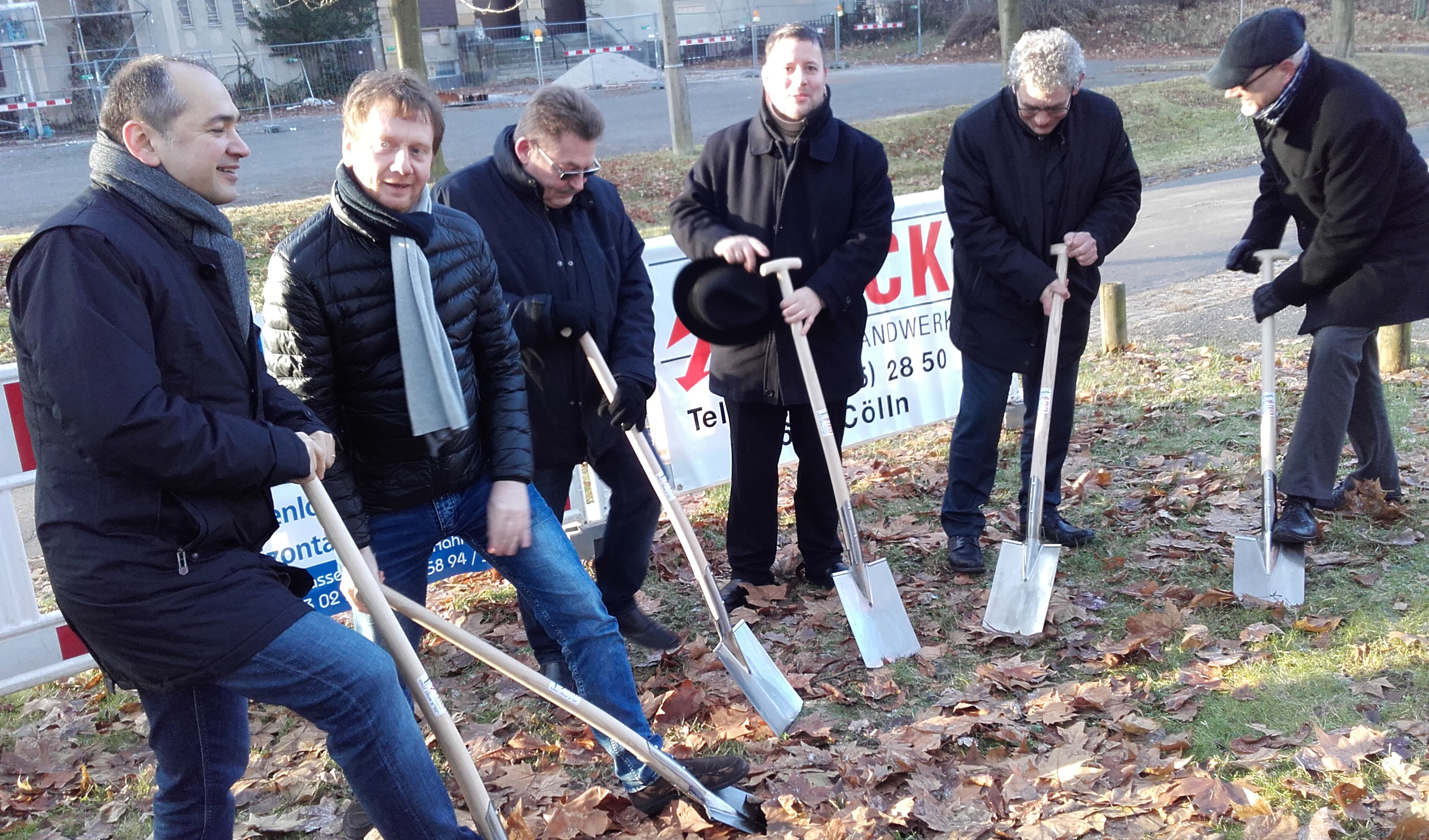 Start of construction for a fiber optic connection between the HSZG Vogtshof dormitory and the university network