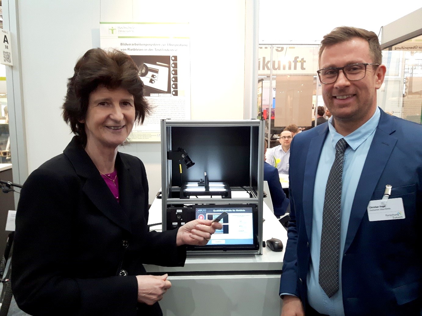 Dr. Stange learns about research and development at the Zittau/Görlitz University of Applied Sciences